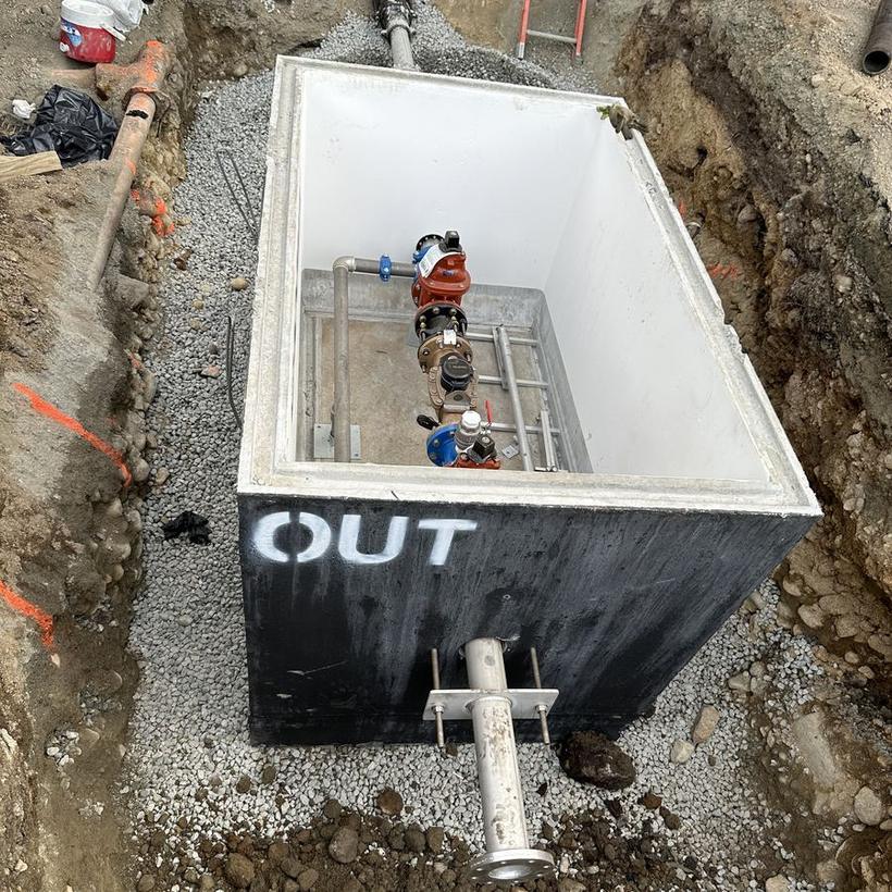 New water service chamber with backflow prevention assembly